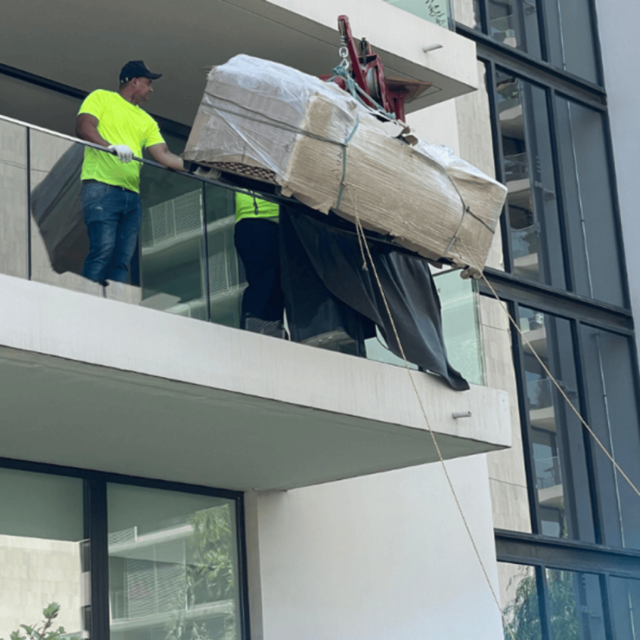 ⚠️ Evita accidentes al subir muebles por balcones | Seguridad ante todo
